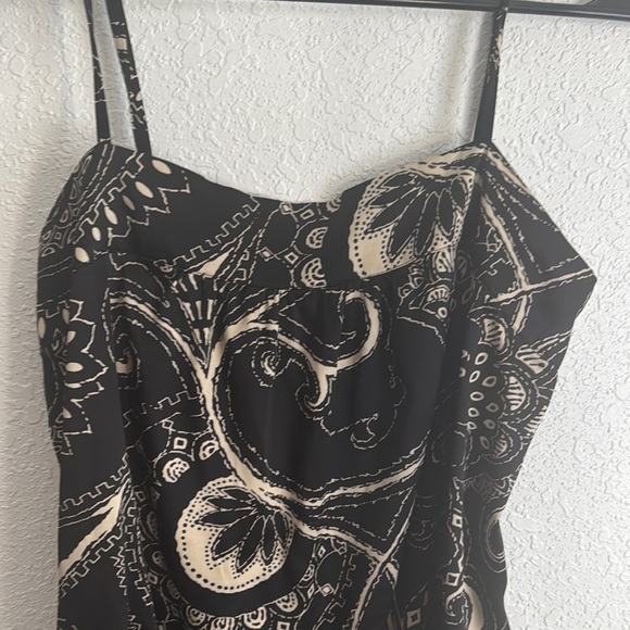 Express Black and Cream Paisley Mini Dress - Picture 2 of 3